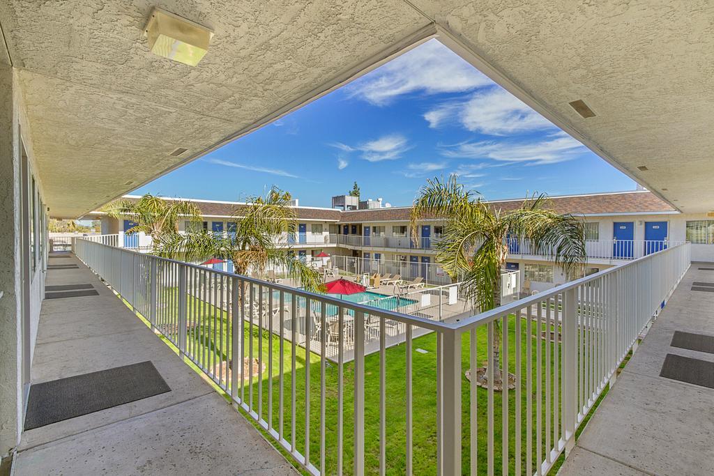 Motel 6-Phoenix, Az - North Bell Road מראה חיצוני תמונה