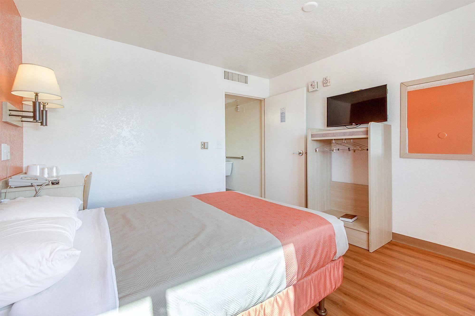 Motel 6-Phoenix, Az - North Bell Road מראה חיצוני תמונה