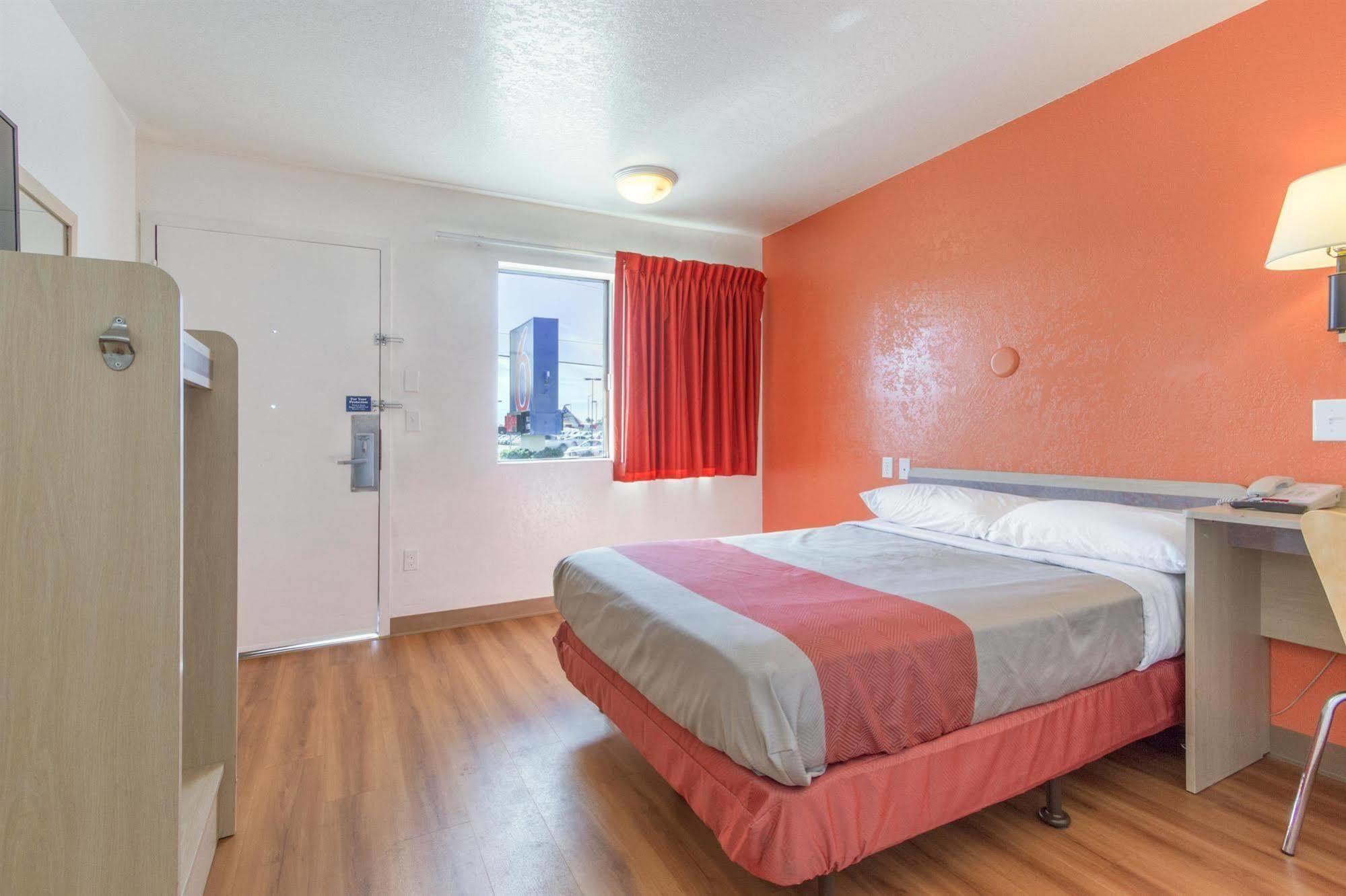 Motel 6-Phoenix, Az - North Bell Road מראה חיצוני תמונה