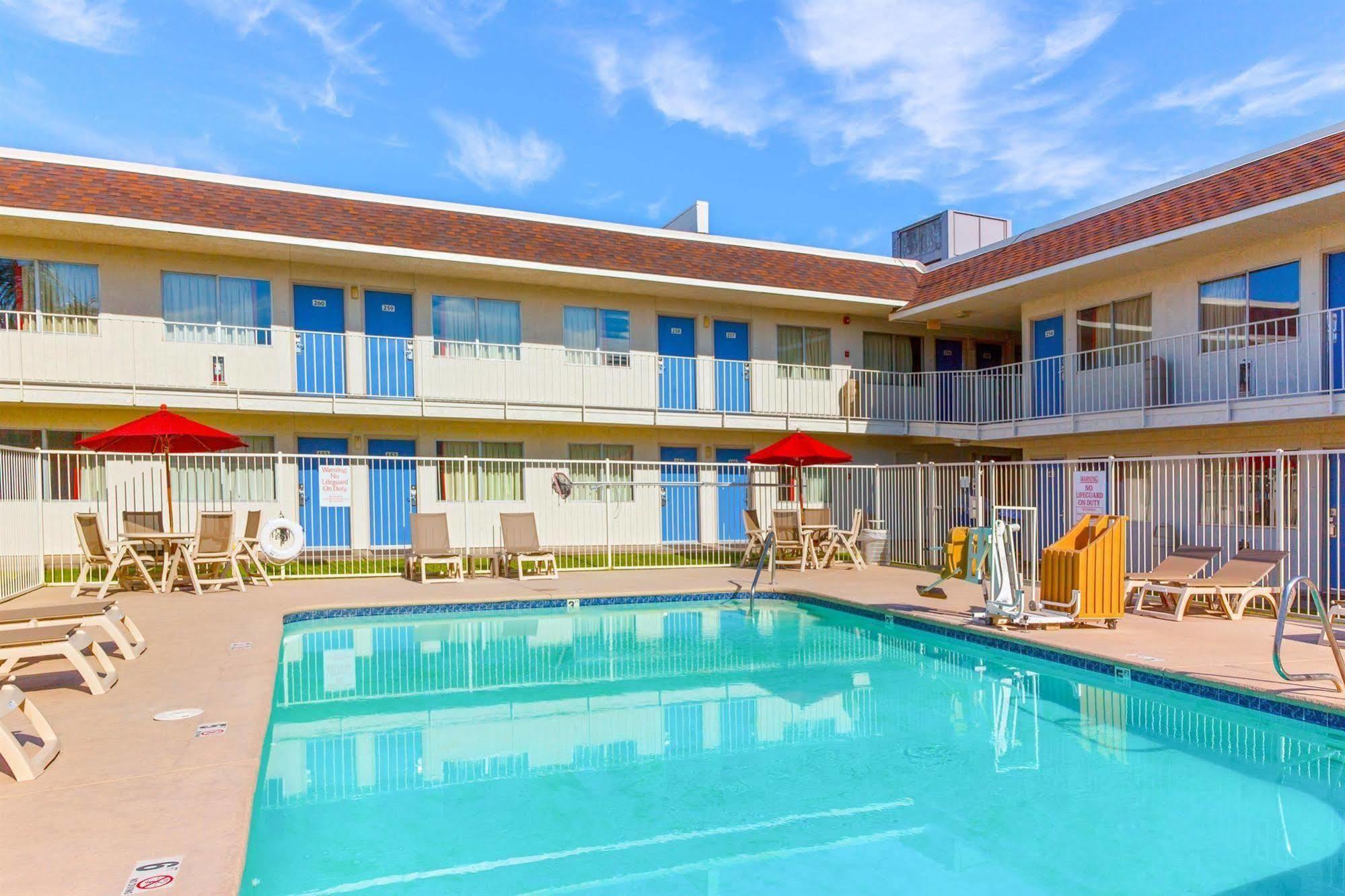 Motel 6-Phoenix, Az - North Bell Road מראה חיצוני תמונה