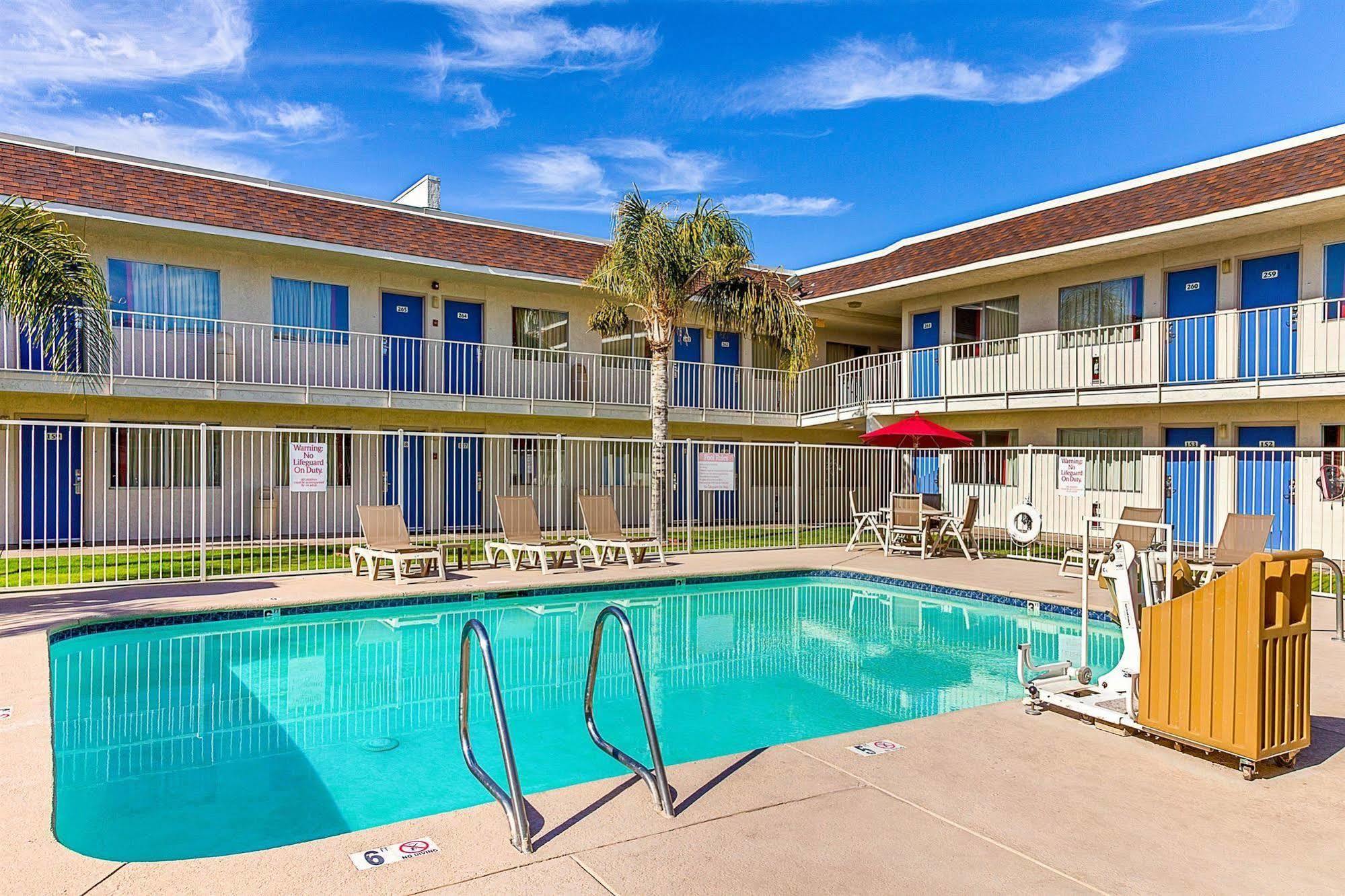 Motel 6-Phoenix, Az - North Bell Road מראה חיצוני תמונה
